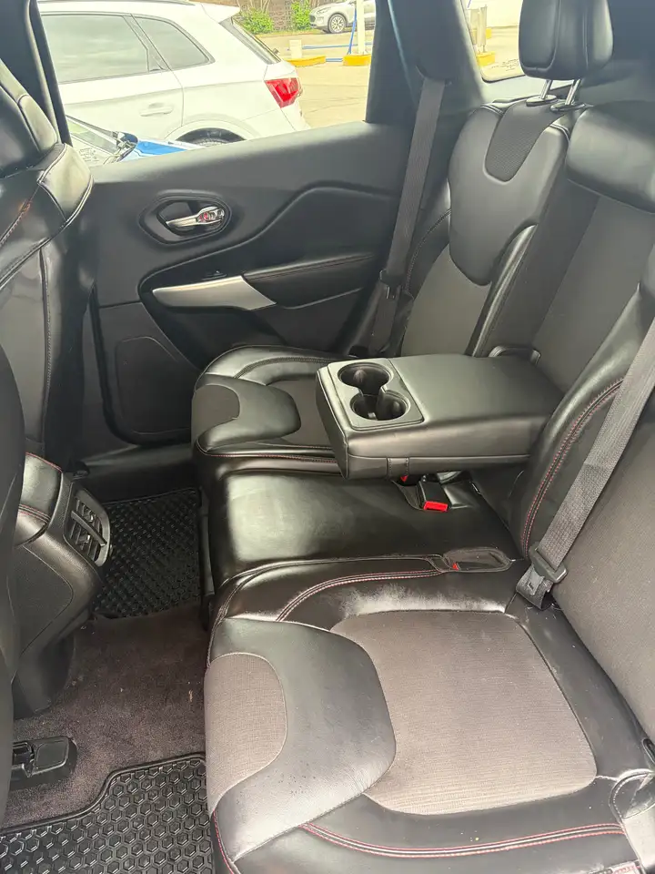 Jeep Cherokee снимка Jeep Cherokee