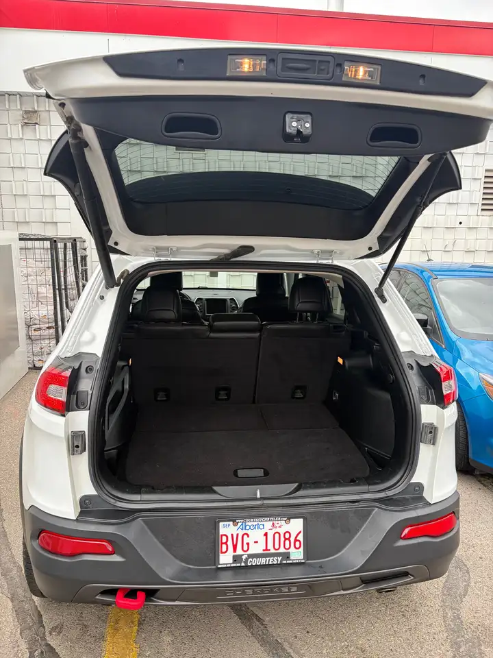 Jeep Cherokee снимка Jeep Cherokee
