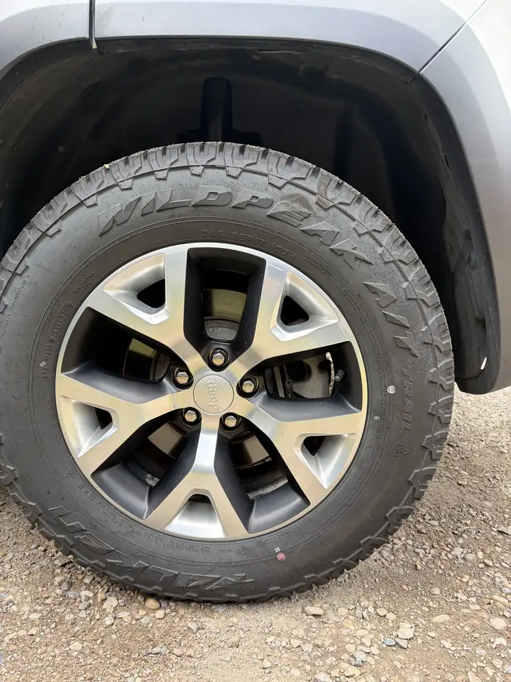 Jeep Cherokee снимка Jeep Cherokee