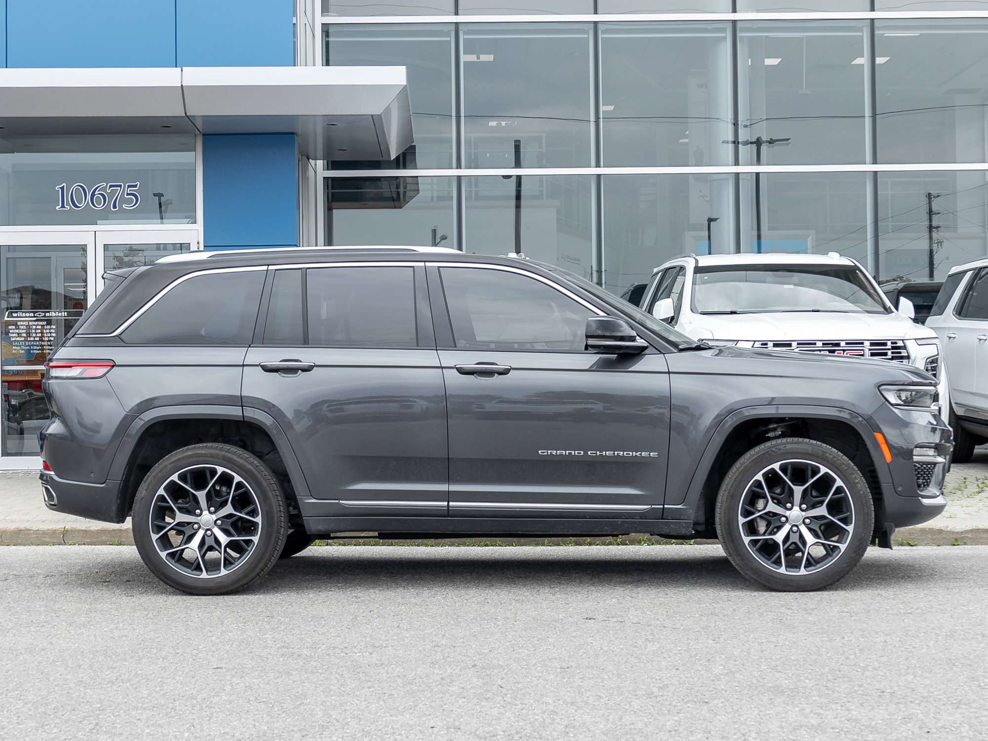 used 2023 Jeep Grand Cherokee car, priced at $39,495