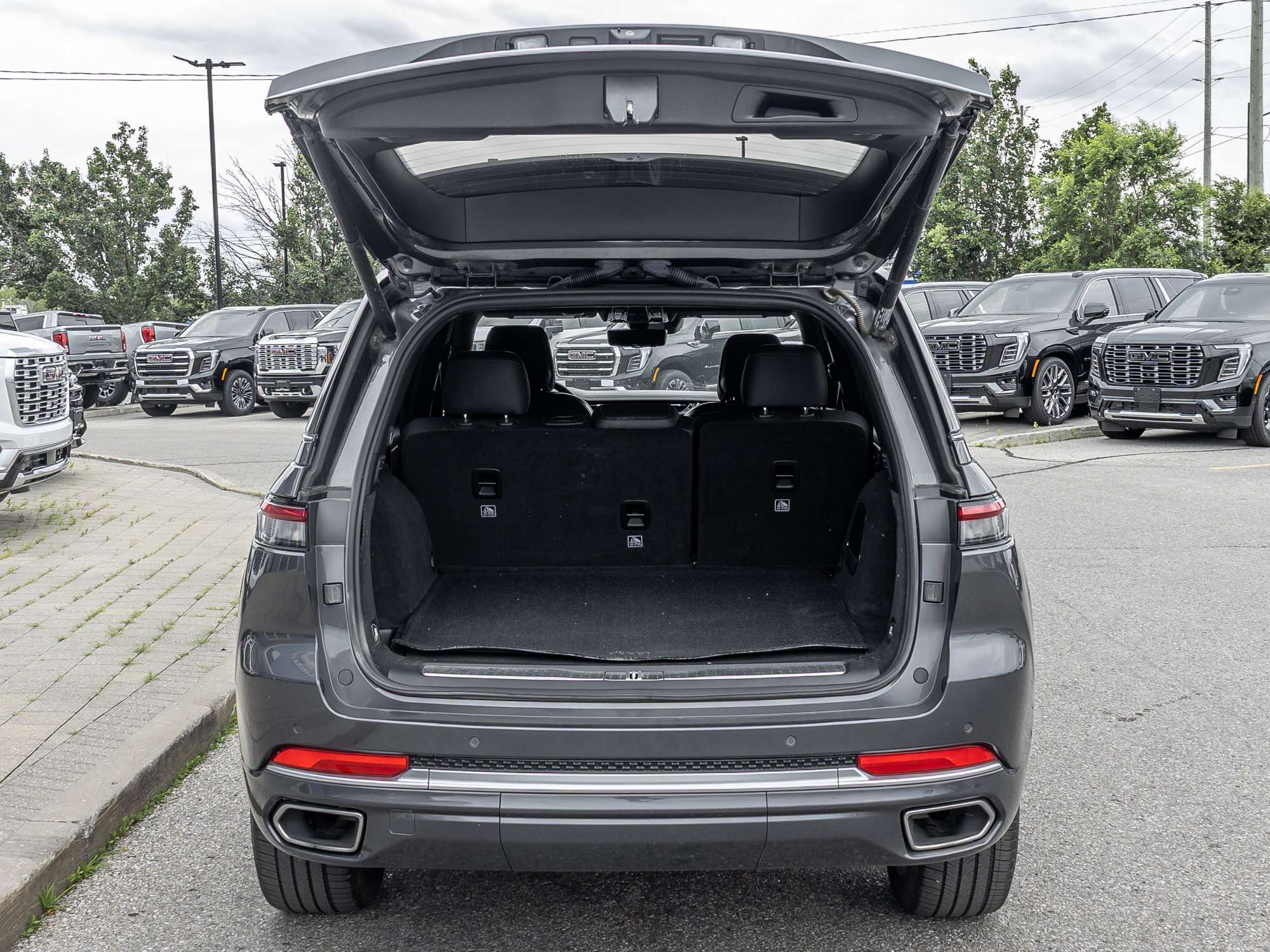 used 2023 Jeep Grand Cherokee car, priced at $39,495