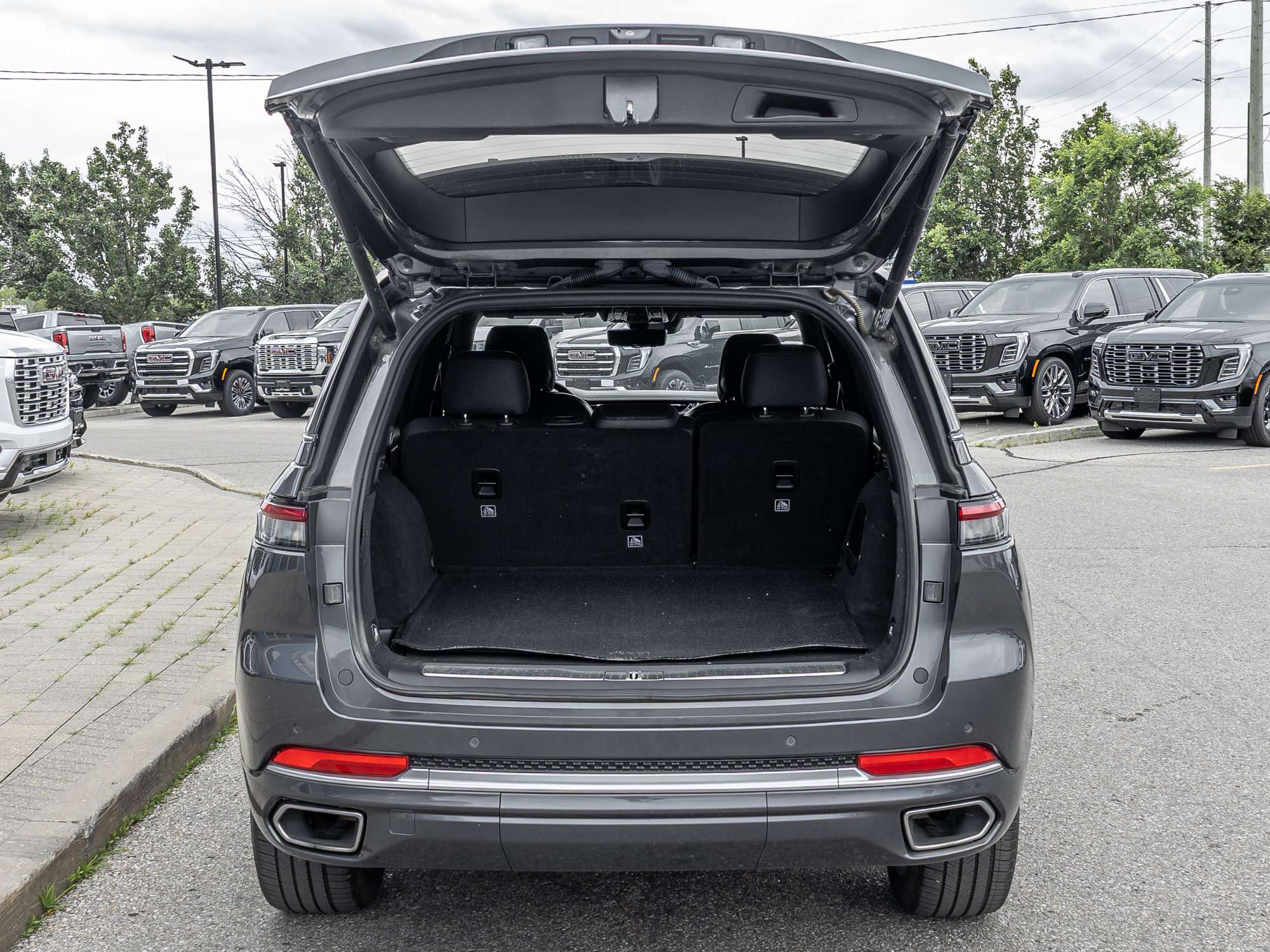 used 2023 Jeep Grand Cherokee car, priced at $37,495
