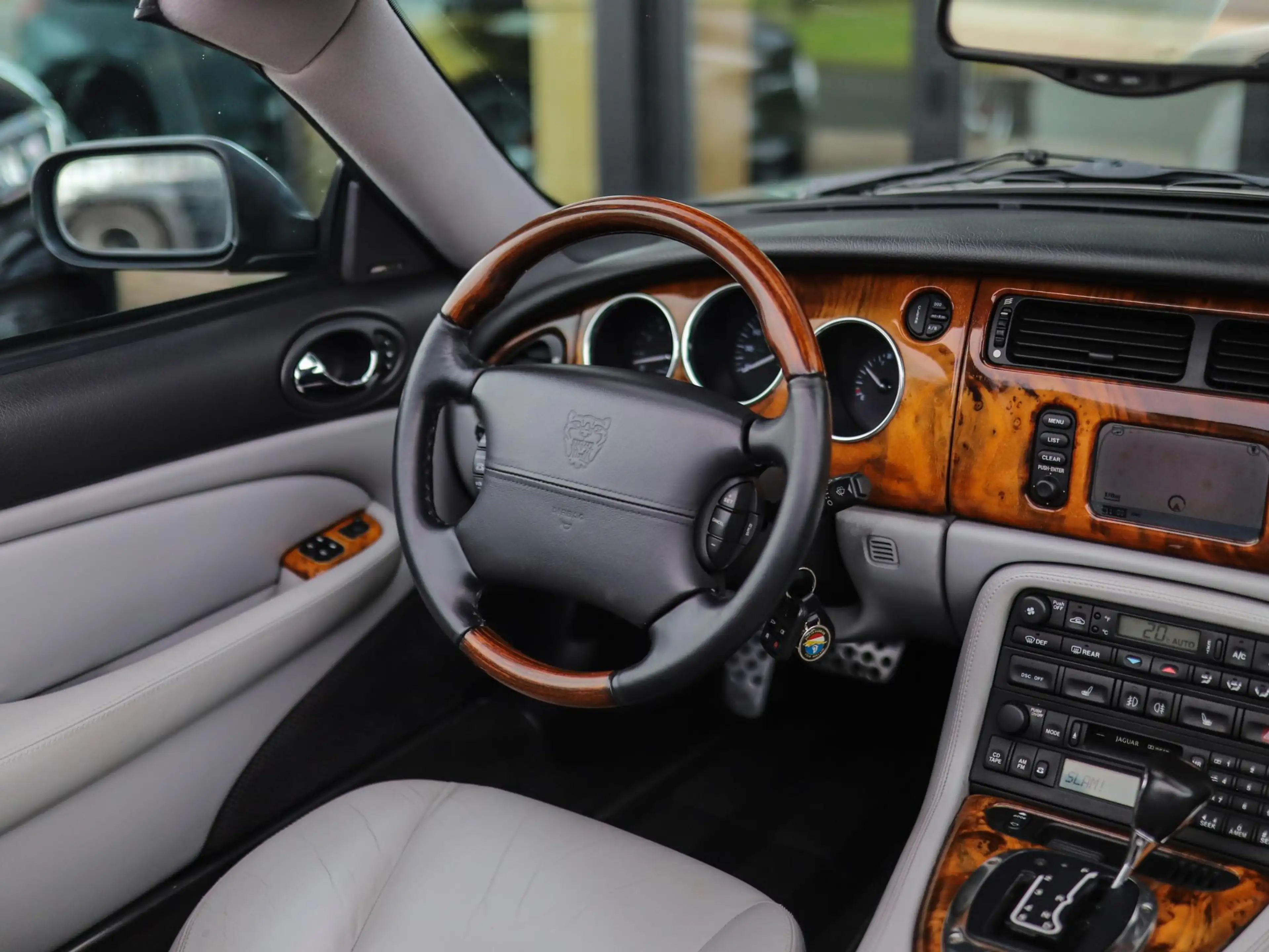 Jaguar XKR 4.2 V8 Convertible | Alpine Sound | Memory | Leder — photo 30