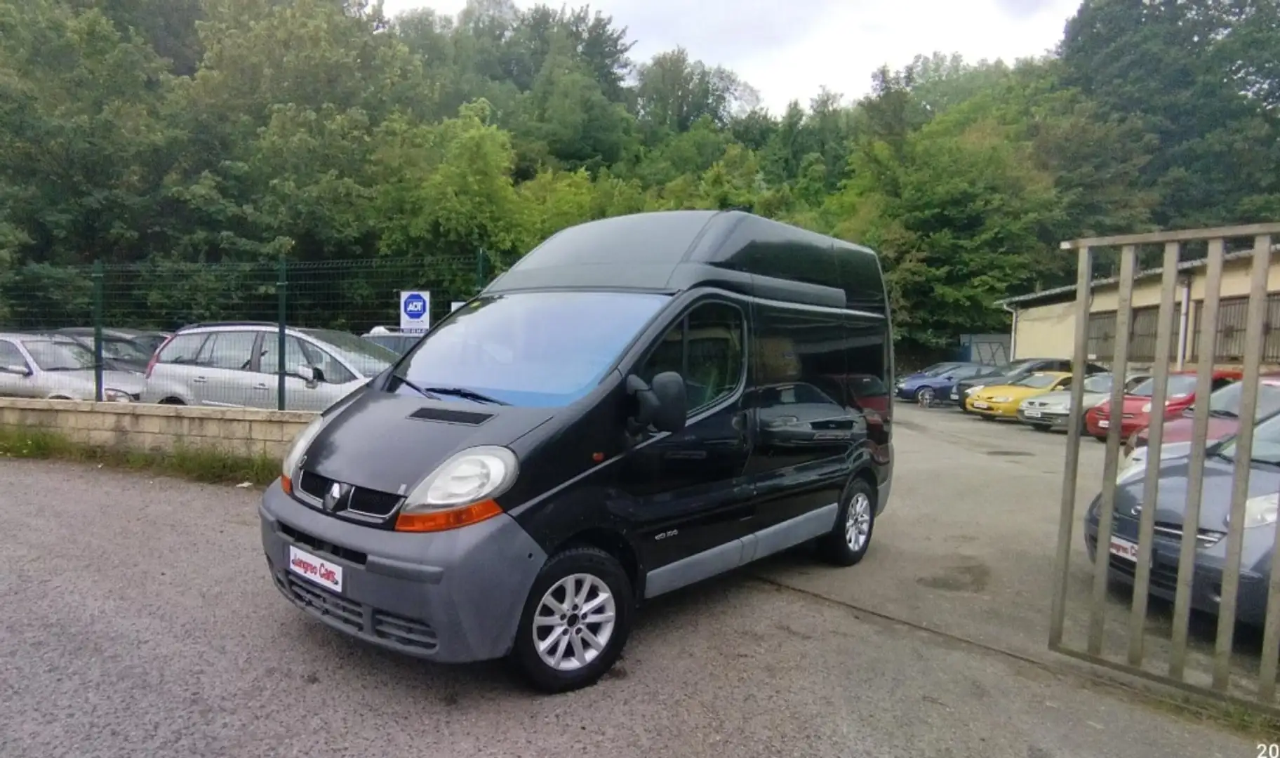 Renault Trafic 1.9DCi Furgón 29 C Sobreelevado 100 Negro - 1