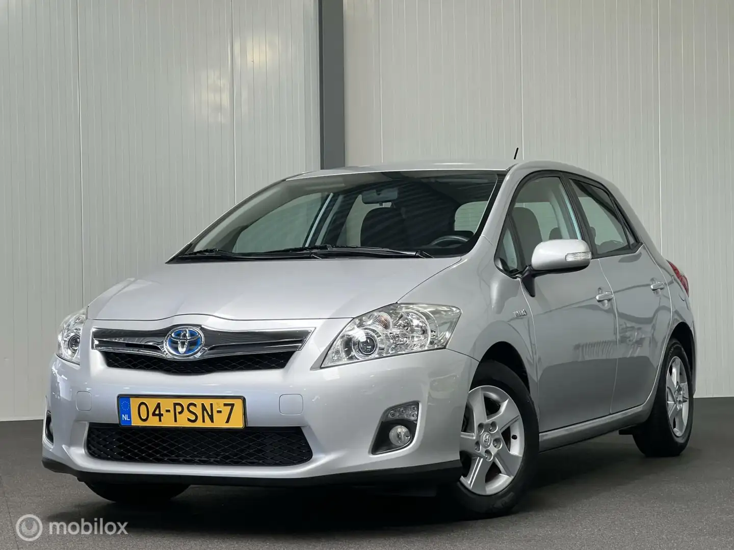Toyota Auris 1.8 Full Hybrid Aspiration [ NAP climate LM ] Grau - 1