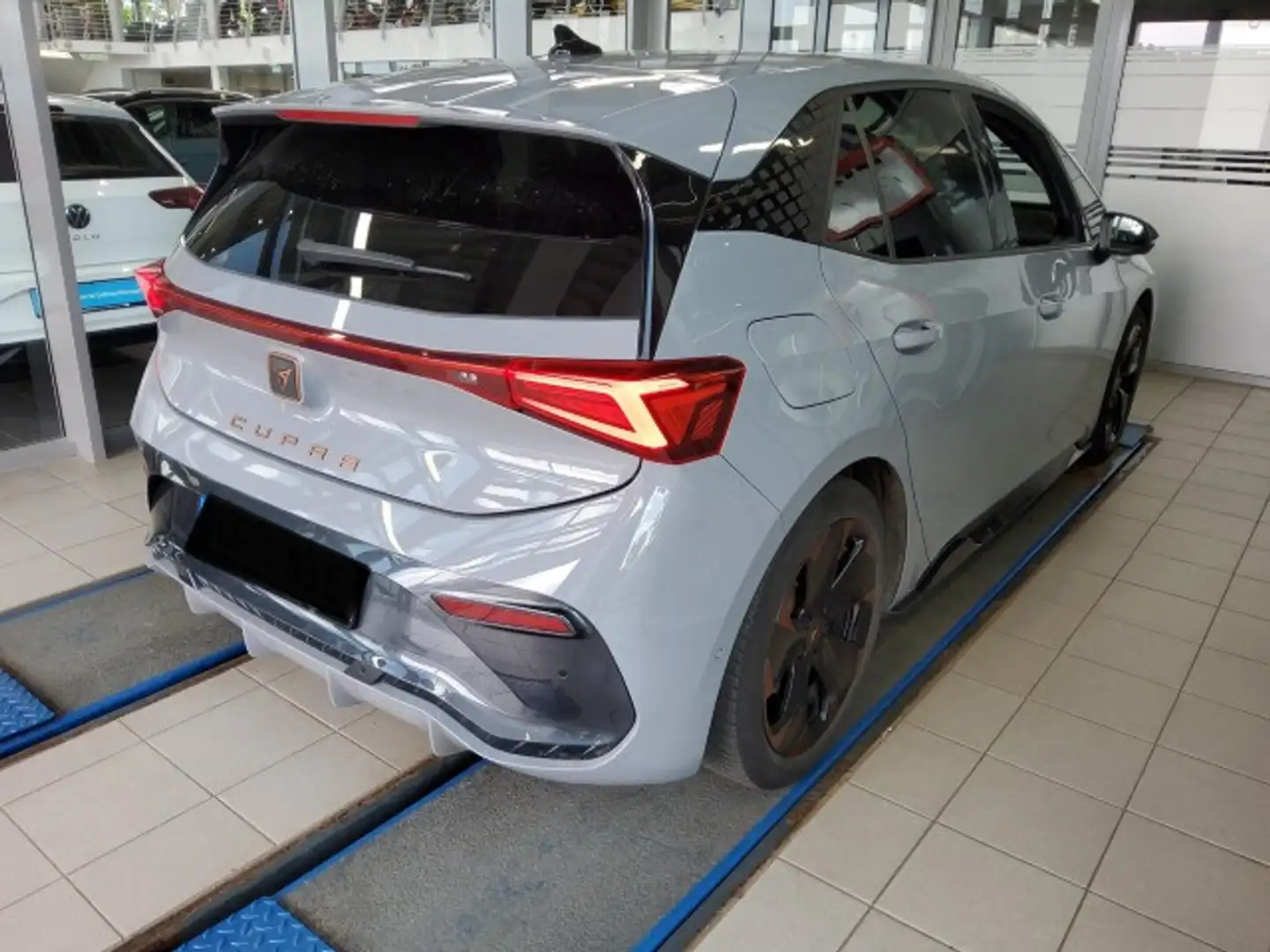 CUPRA Born 150 Rückkam/ACC/Multilenk Gris - 2
