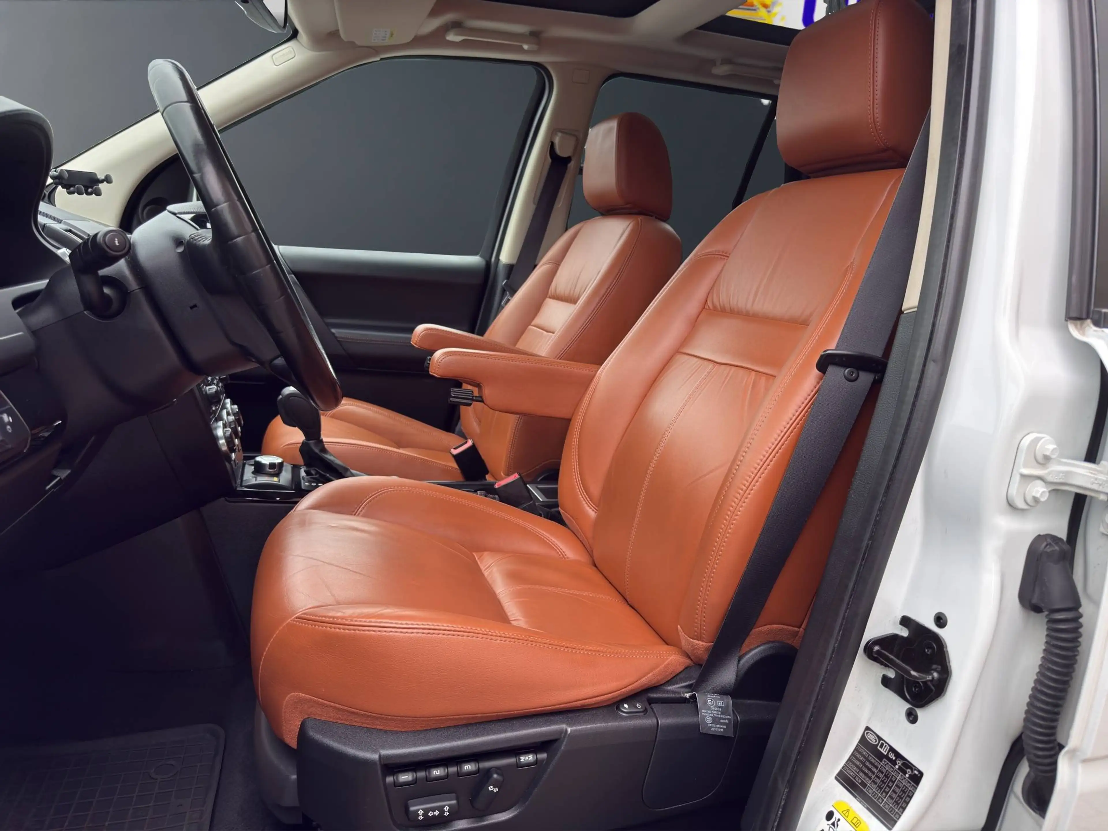 Land Rover Freelander HSE SD4 — photo 9