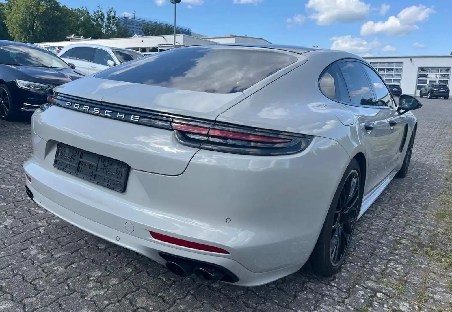 Porsche Panamera Turbo *BURMESTER* SPORT CHRONO* PANO* Grau - 2