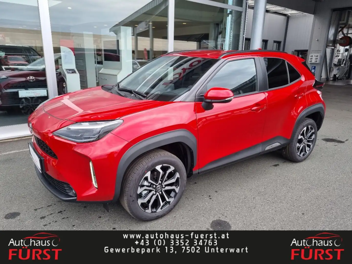 Toyota Yaris Cross 1,5 l Hybrid 4x2, Active Dr *8-Fach* Rot - 1