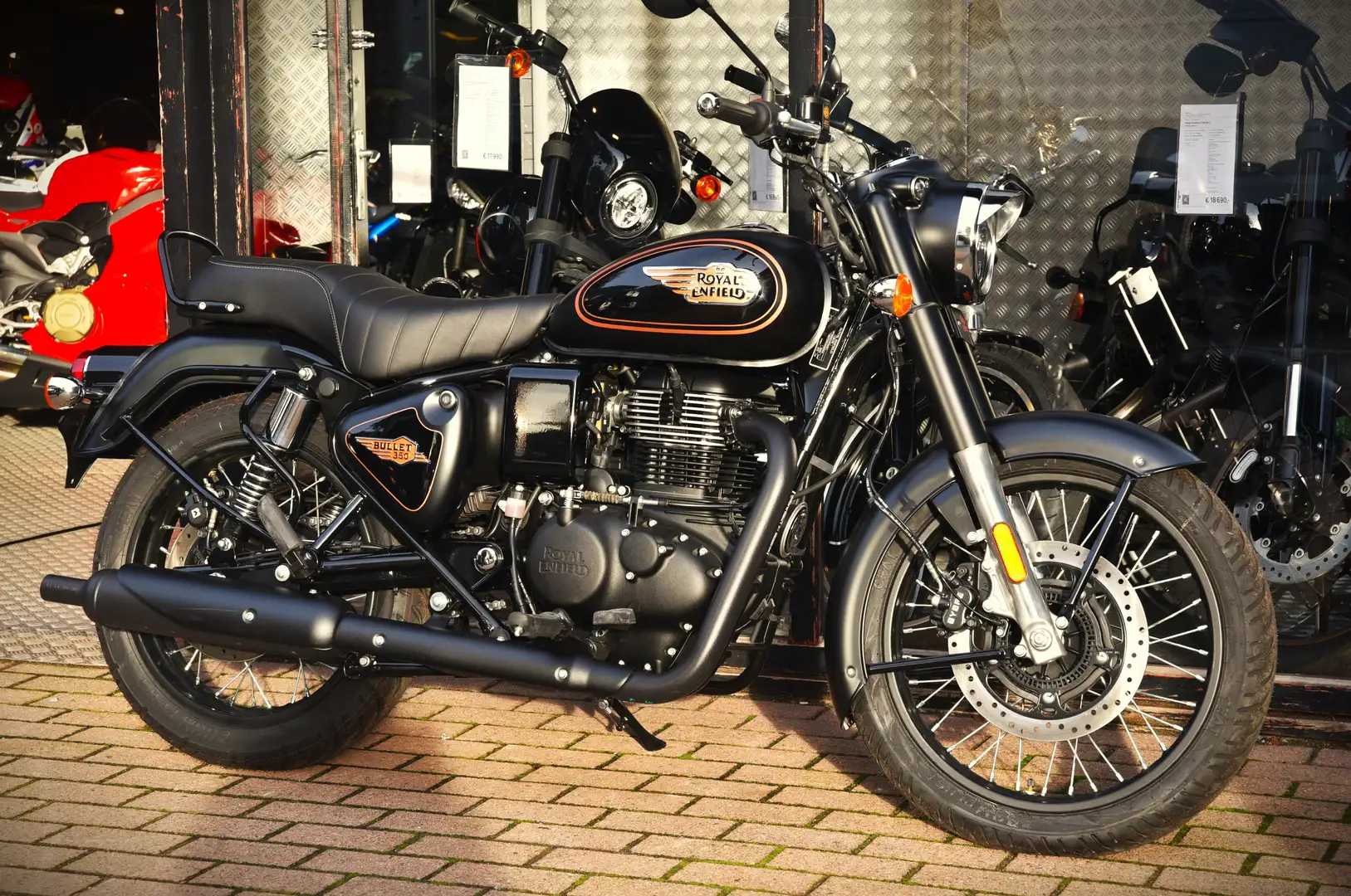Royal Enfield Bullet 350 (TVAC) ***MOTO VERTE*** Noir - 1