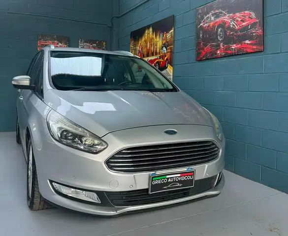 Ford Galaxy view 4