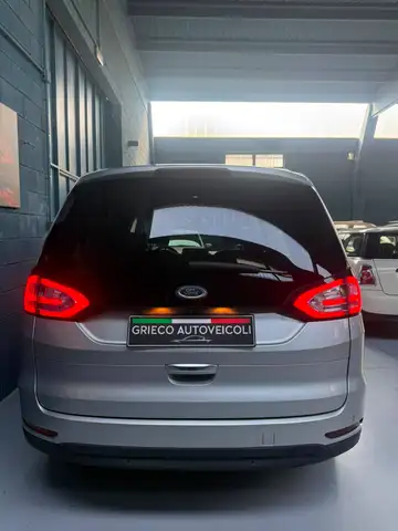 Ford Galaxy view 5