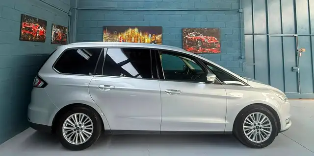 Ford Galaxy view 3