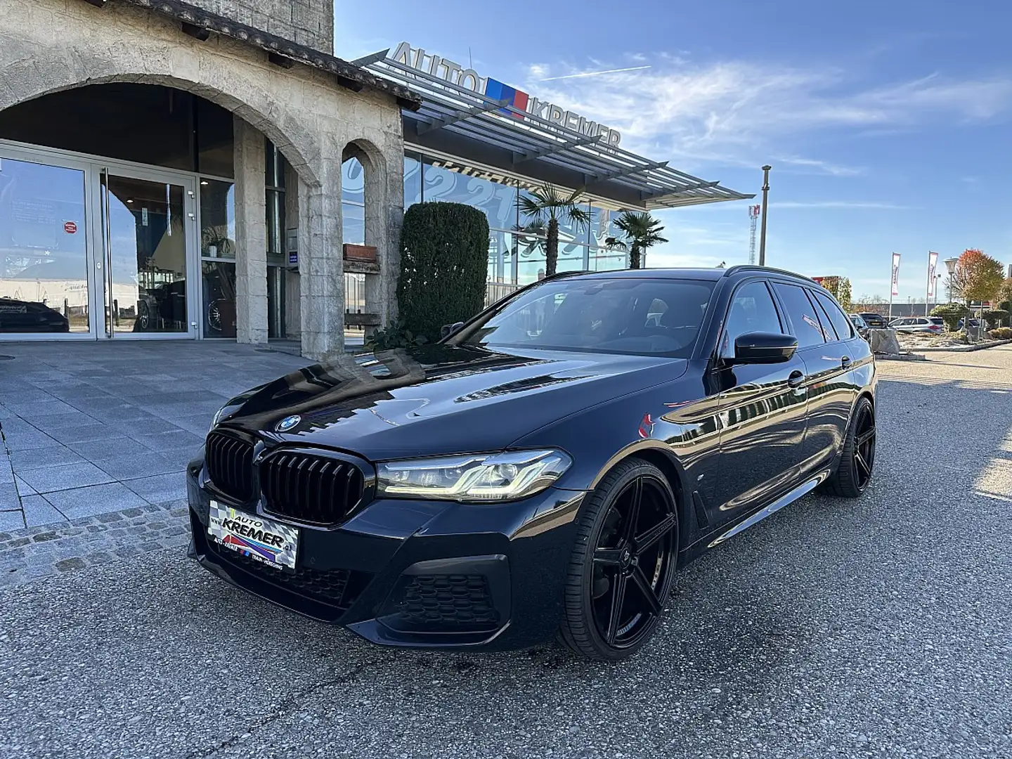 BMW 520 d Touring xDrive Aut. M-PAKET/2.BESITZ/HUD/RFK/... Schwarz - 2