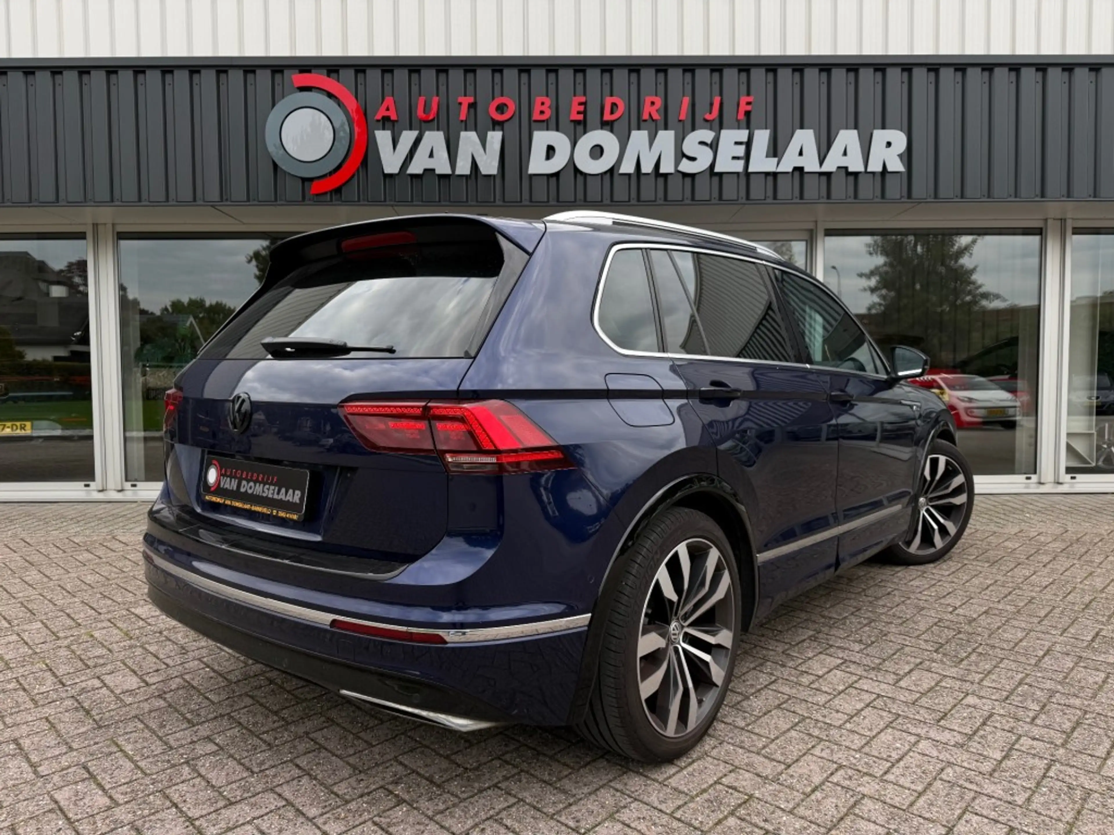 Volkswagen Tiguan 2.0 TSI 4Motion Highline 220PK - R Line ext. Pano — photo 4