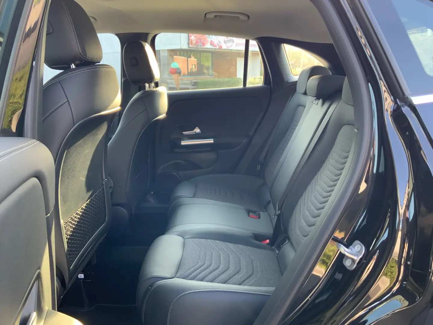 Mercedes-Benz GLA 250 e progressive Luxury Line  hybride face lift Noir - 2