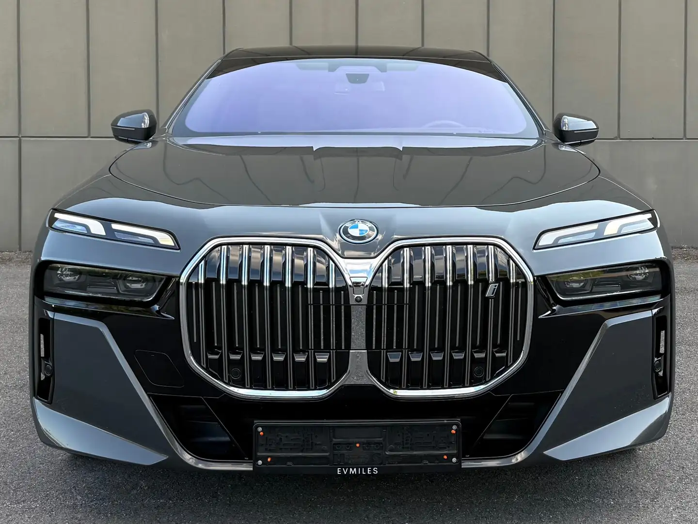 BMW i7 xDrive60 M Sport INDIV | DRIVE+PARK PRO | TREKHK.. Gris - 2