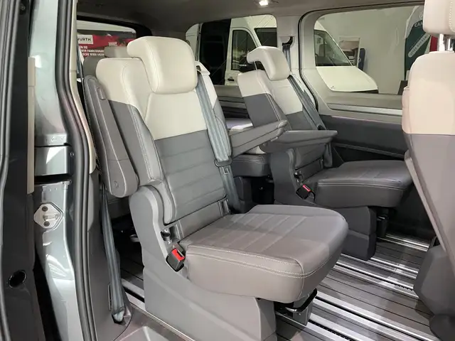 Volkswagen Multivan view 11