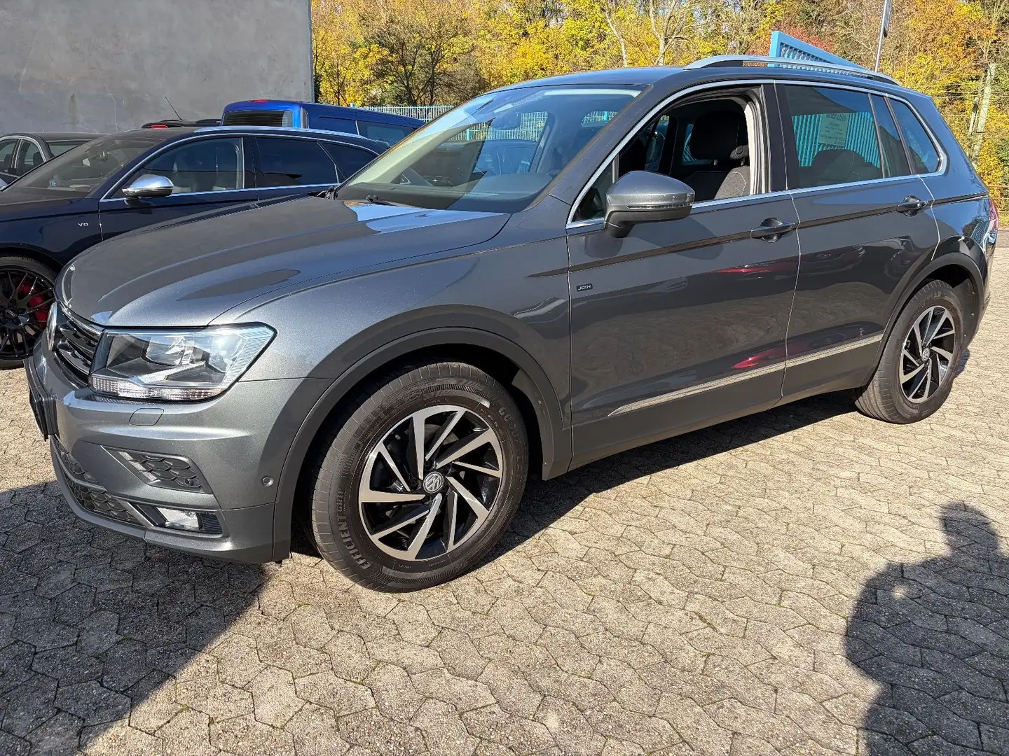 Volkswagen Tiguan Kamera/Navi/Sitzhzg/PDC/AHK/DigCockpit Gris - 1