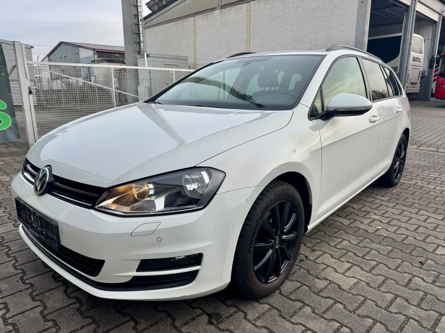 Volkswagen Golf VII Variant Comfort BMT°NAVI°AHK°STANDHZG.° Weiß - 1