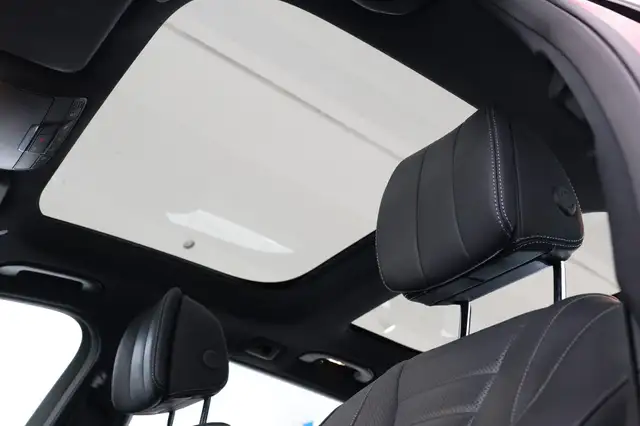 Mercedes-Benz 220 view 30