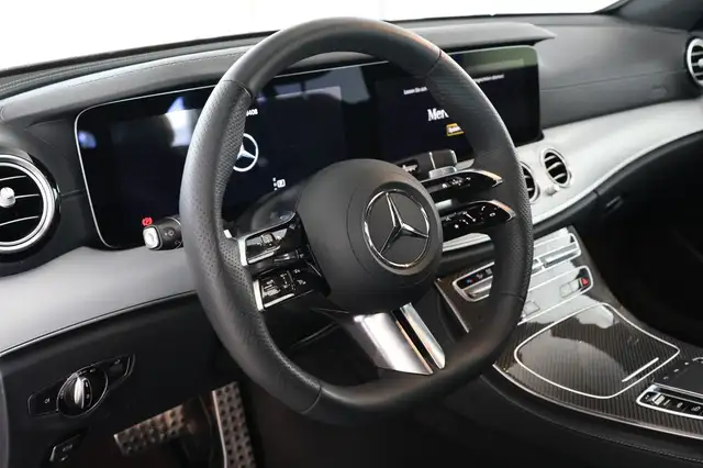 Mercedes-Benz 220 view 17