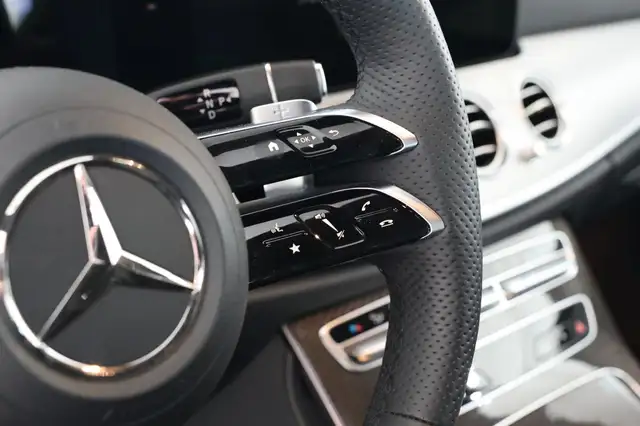 Mercedes-Benz 220 view 18