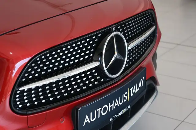 Mercedes-Benz 220 view 7