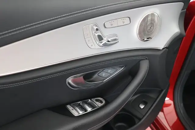 Mercedes-Benz 220 view 13
