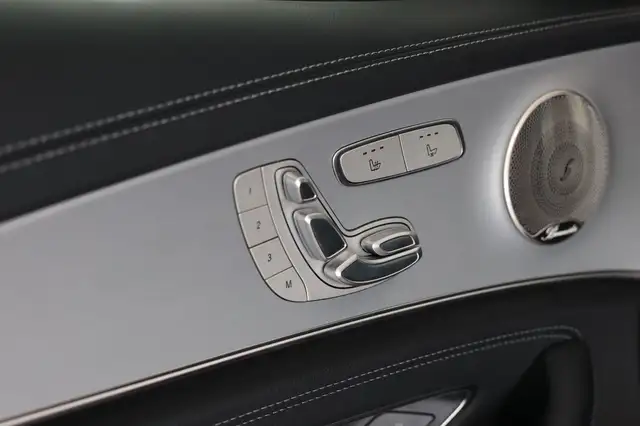 Mercedes-Benz 220 view 11