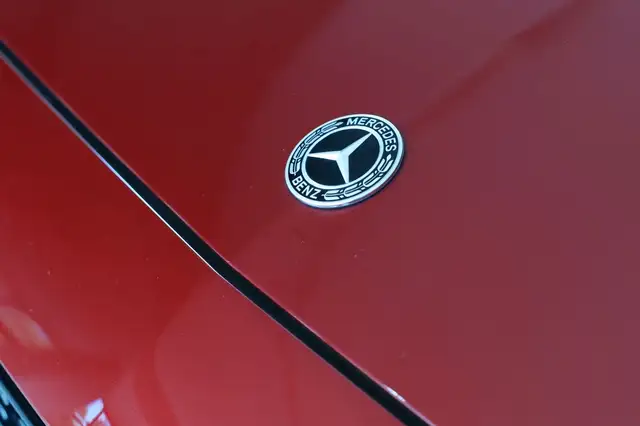 Mercedes-Benz 220 view 8