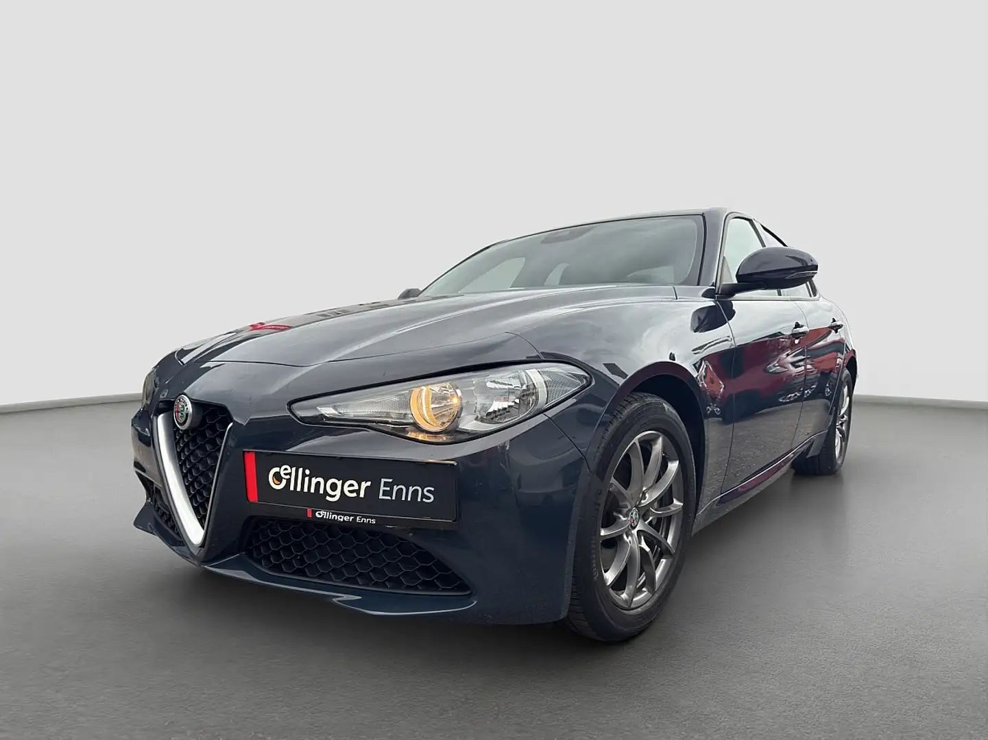 Alfa Romeo Giulia Basis Grau - 2