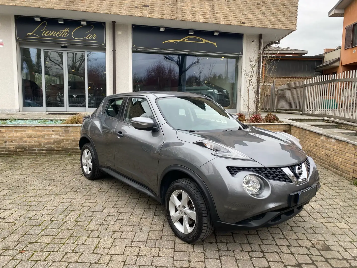 Nissan Juke Juke 1.6 Visia 94 Cv E6 BENZINA ! Gris - 1