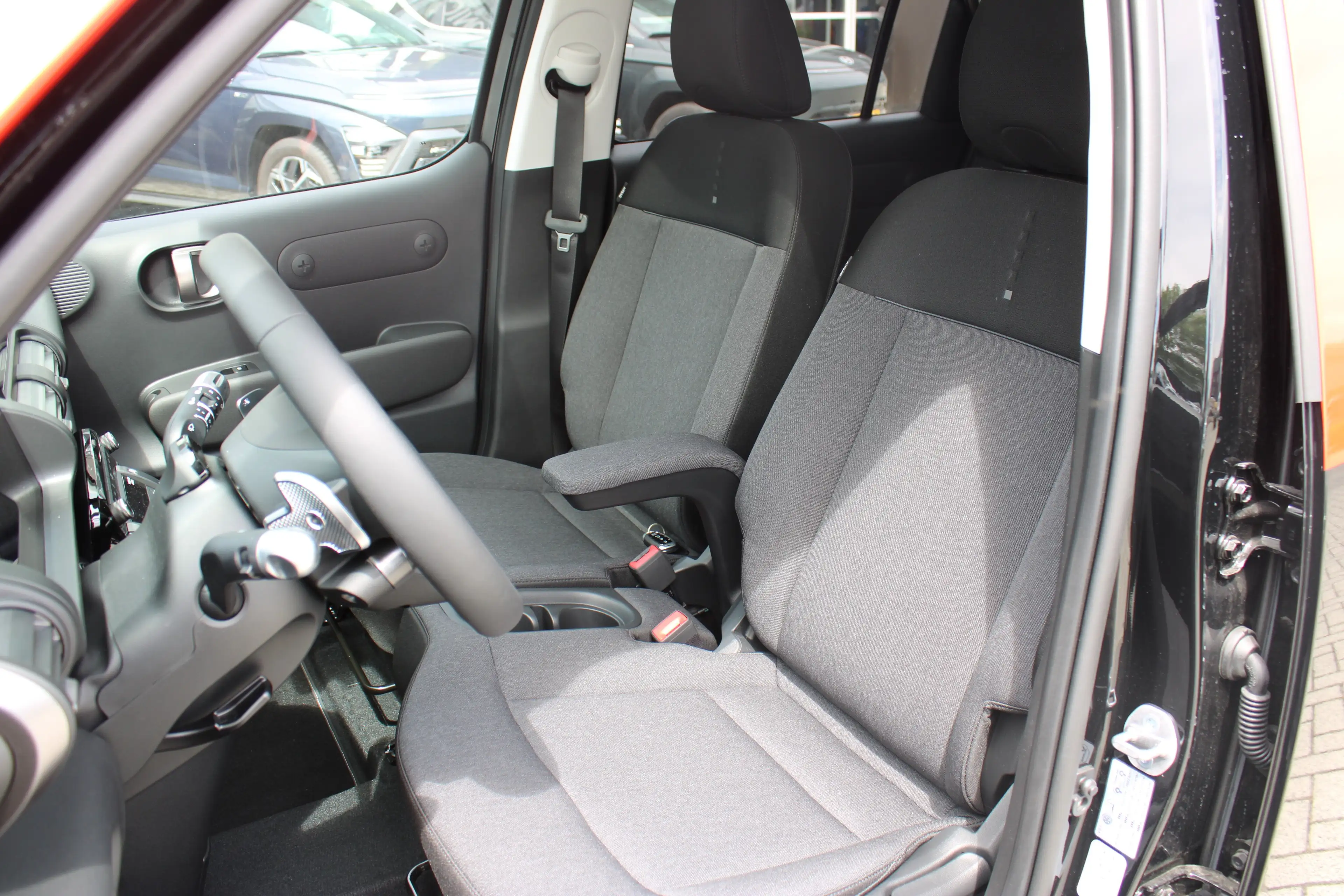 Hyundai Inster Evolve Sky 49 kWh | Tweekleurig| Glazen dak | Stoe — photo 8