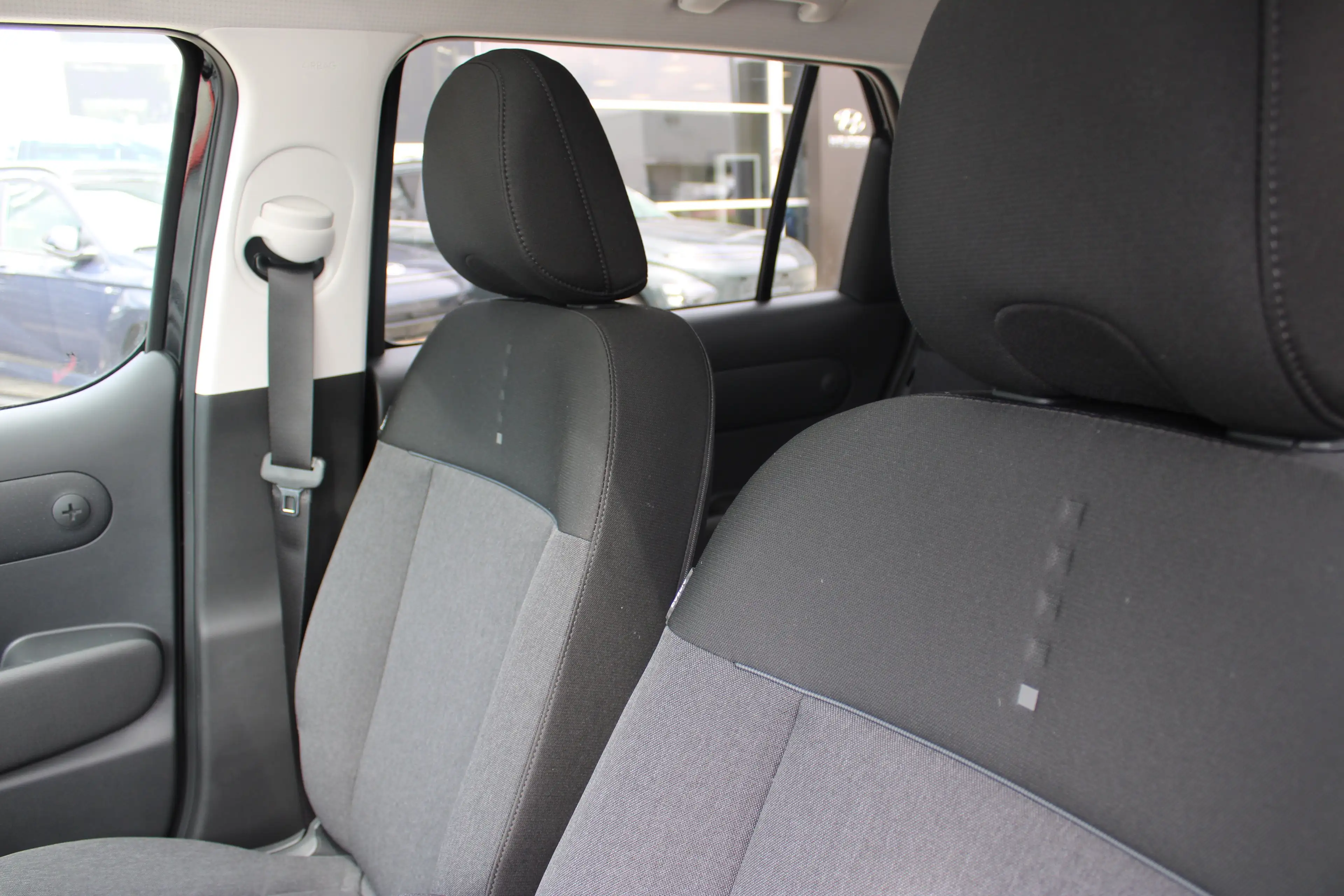 Hyundai Inster Evolve Sky 49 kWh | Tweekleurig| Glazen dak | Stoe — photo 9