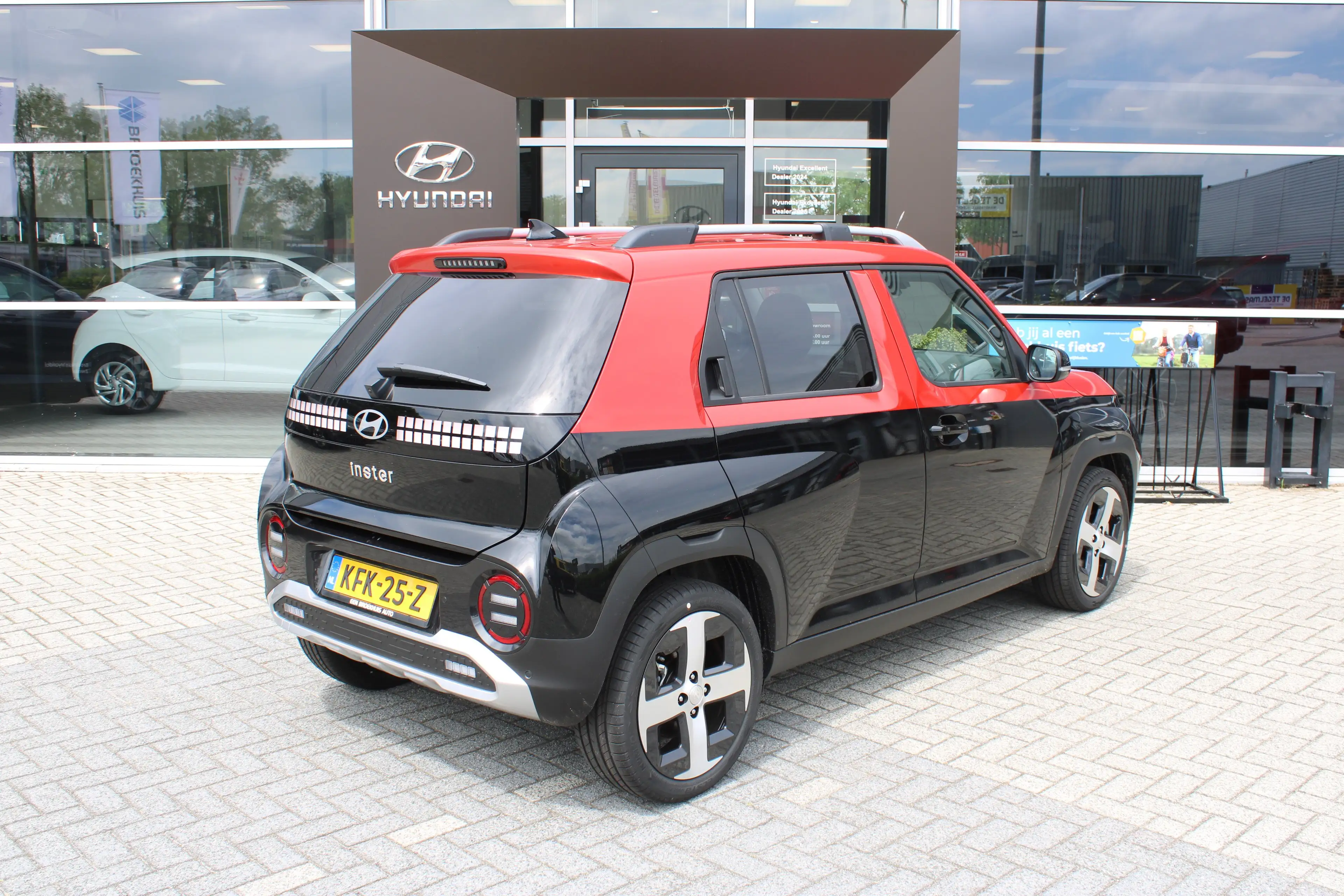 Hyundai Inster Evolve Sky 49 kWh | Tweekleurig| Glazen dak | Stoe — photo 2