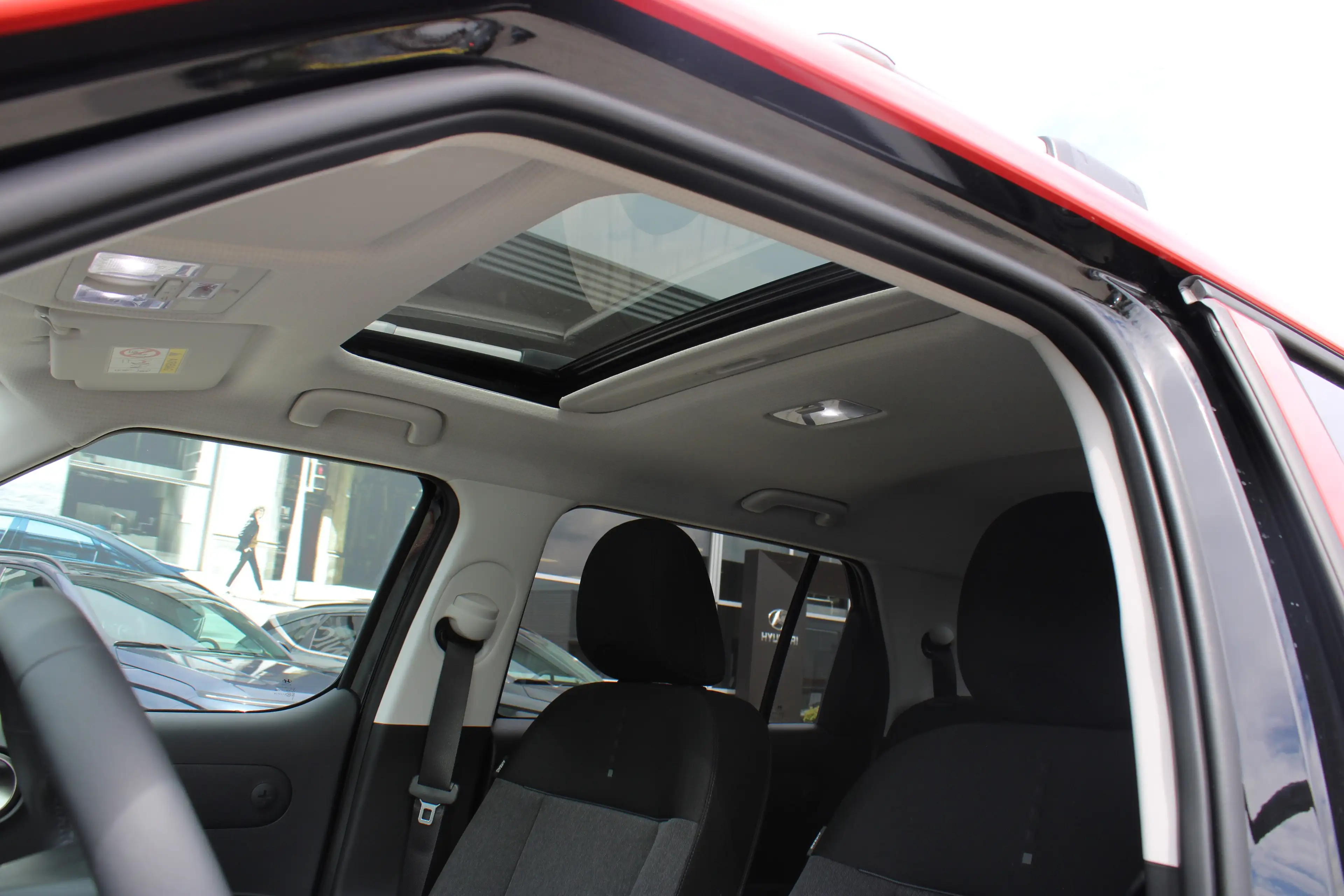 Hyundai Inster Evolve Sky 49 kWh | Tweekleurig| Glazen dak | Stoe — photo 25