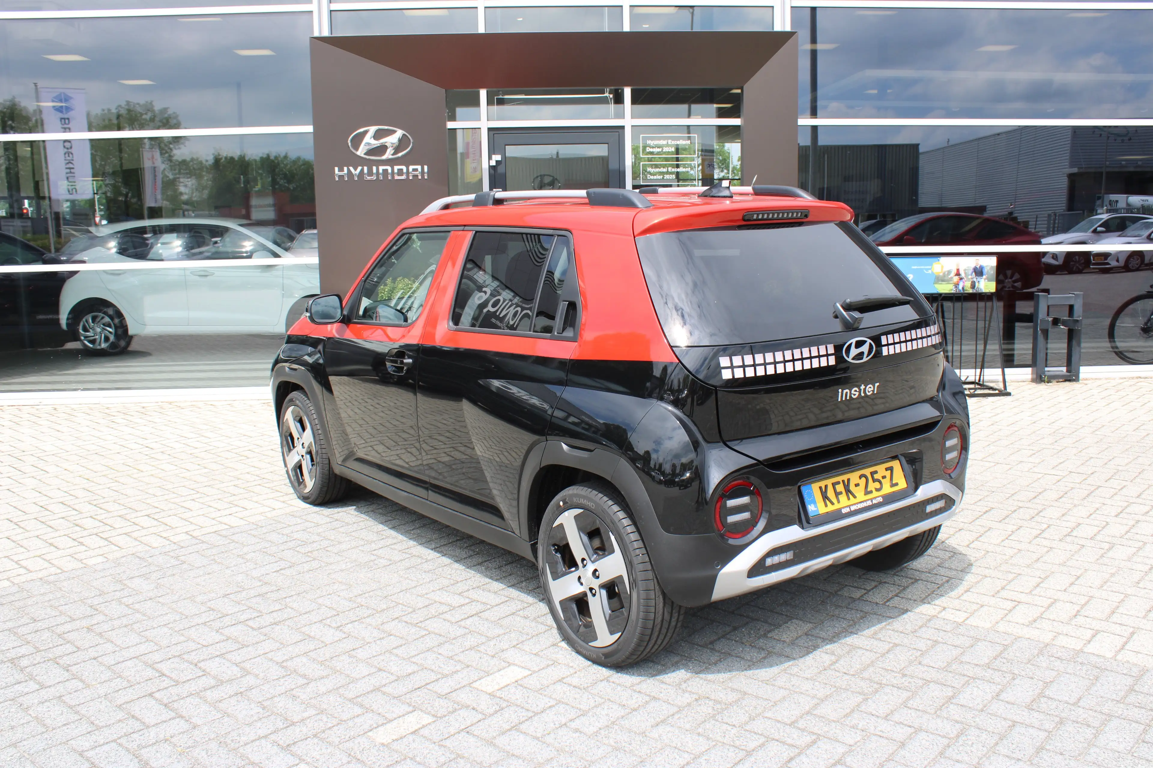 Hyundai Inster Evolve Sky 49 kWh | Tweekleurig| Glazen dak | Stoe — photo 4