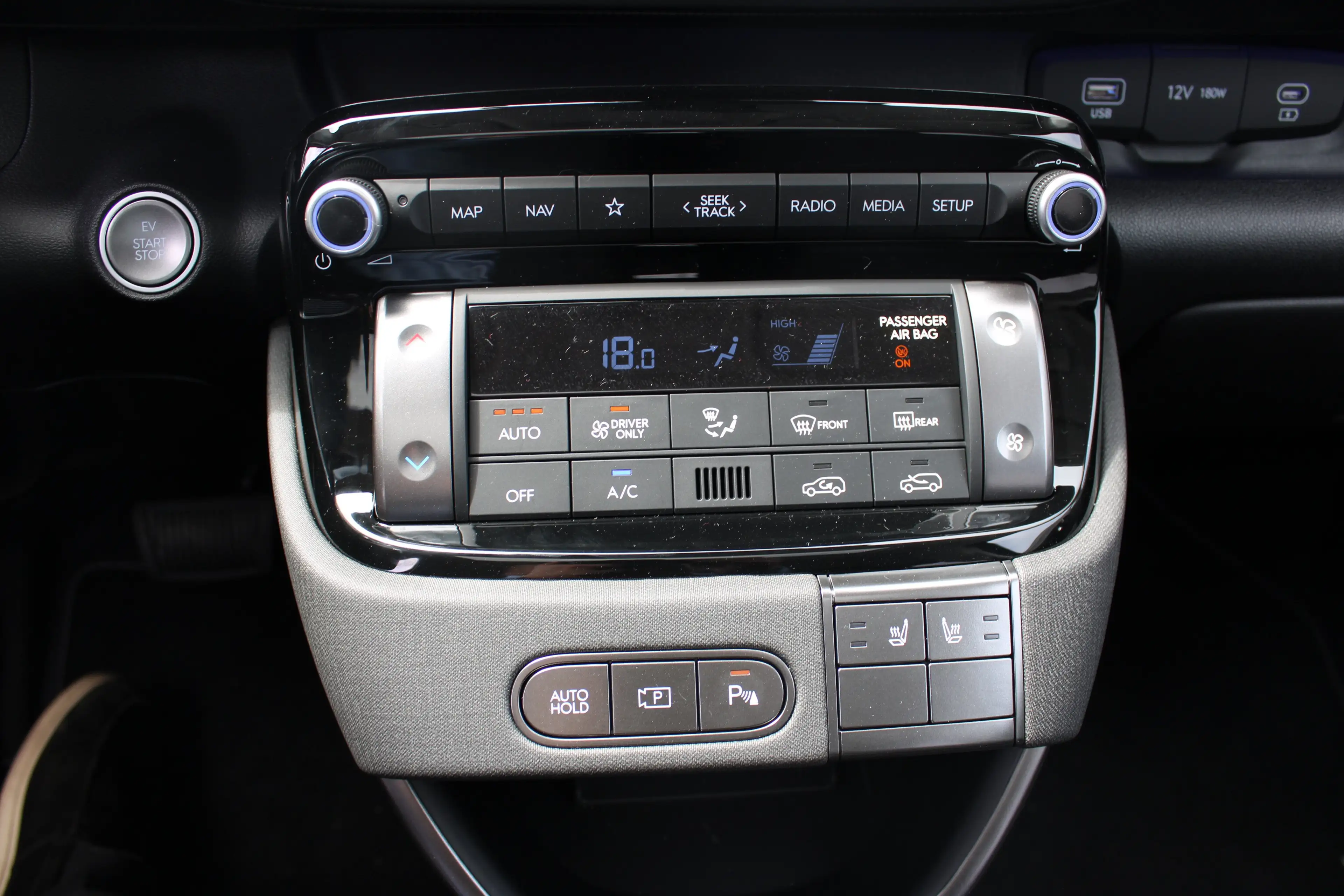 Hyundai Inster Evolve Sky 49 kWh | Tweekleurig| Glazen dak | Stoe — photo 20