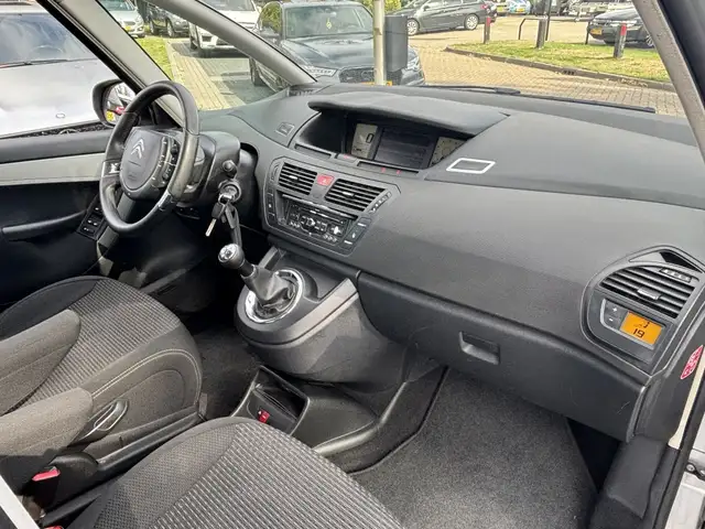 Citroen C4 Picasso view 9