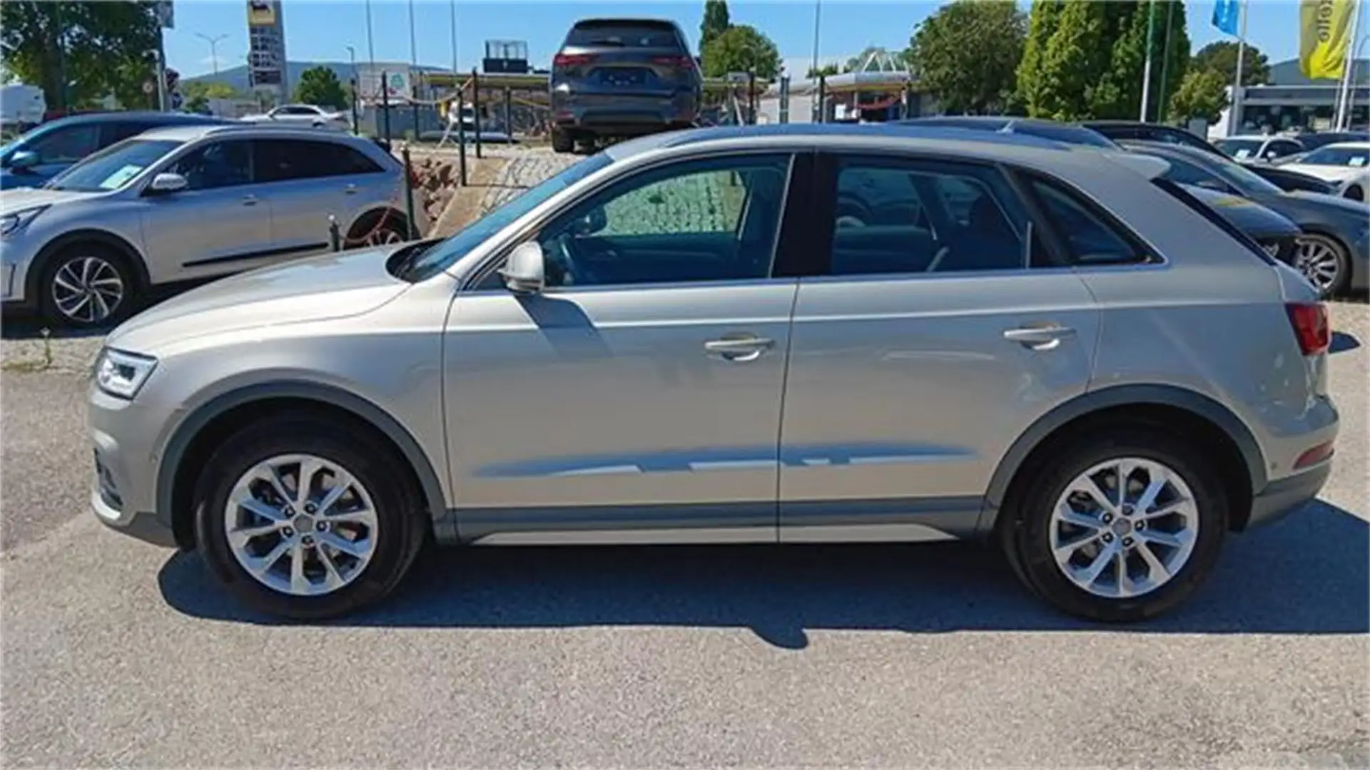 Audi Q3 2,0 TDI Intense quattro Silber - 2