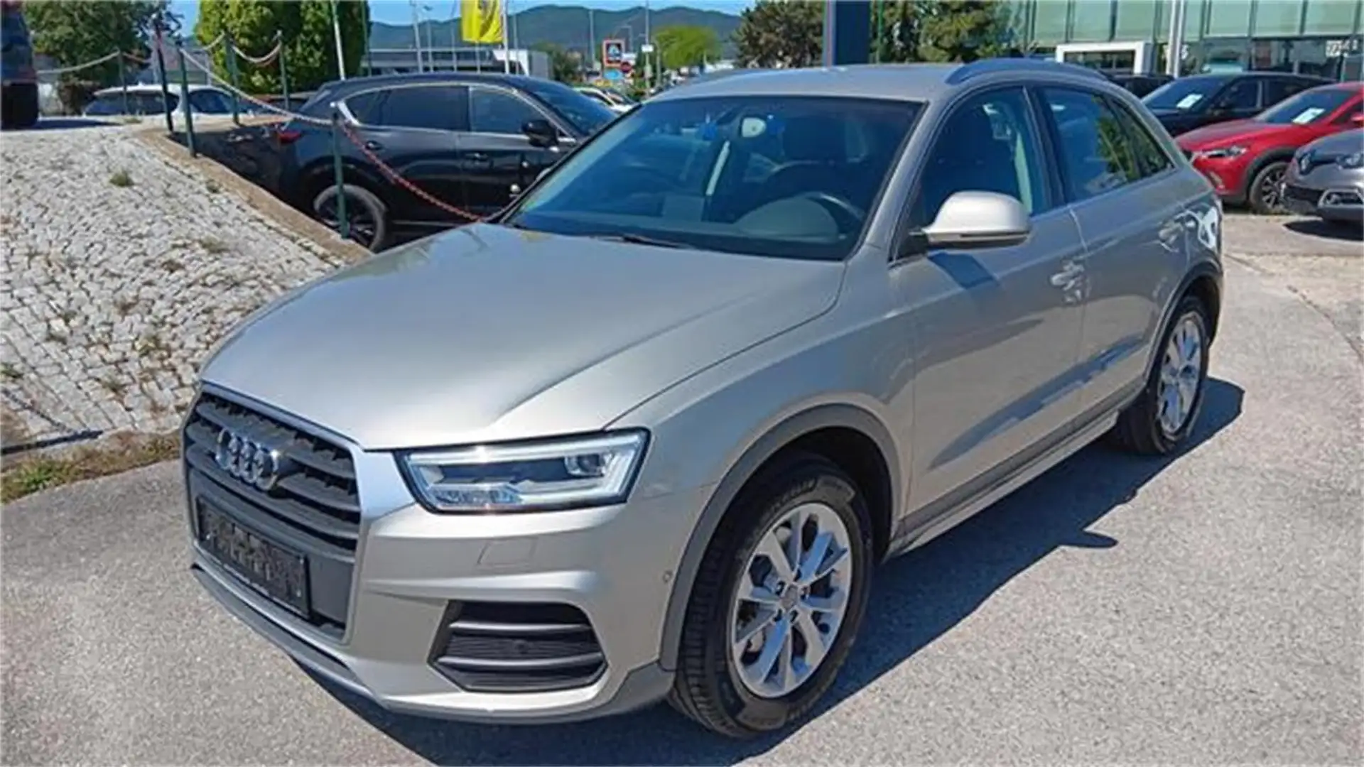 Audi Q3 2,0 TDI Intense quattro Silber - 1