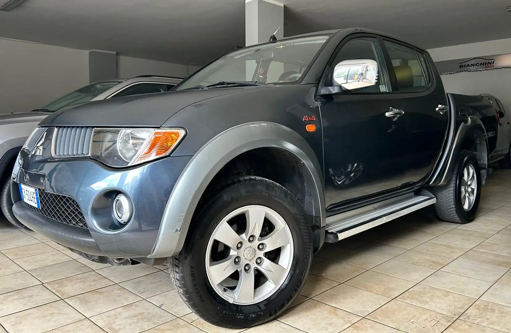Mitsubishi L200 L200 d.cab 2.5 di-d Intense N1 Grigio - 2