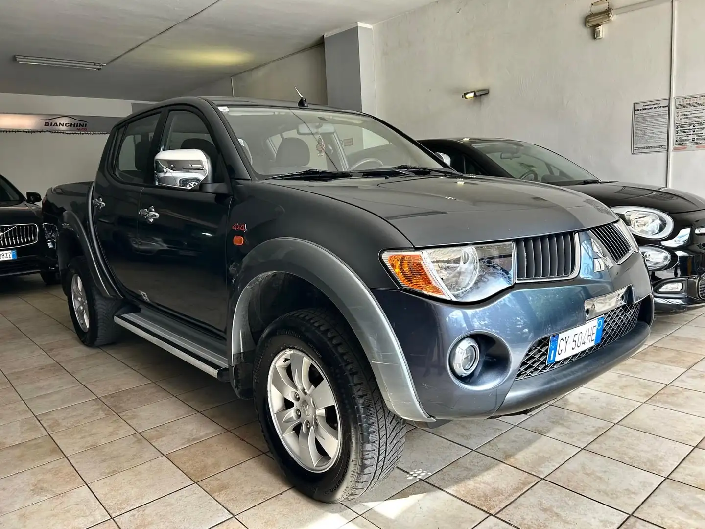 Mitsubishi L200 L200 d.cab 2.5 di-d Intense N1 Grigio - 1