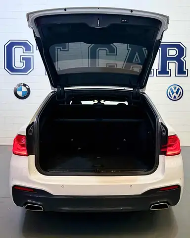 BMW 5 Series view 10