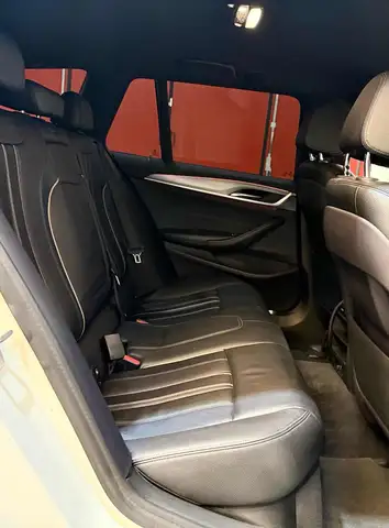 BMW 5 Series view 16