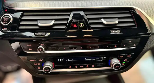 BMW 5 Series view 19