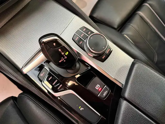 BMW 5 Series view 18