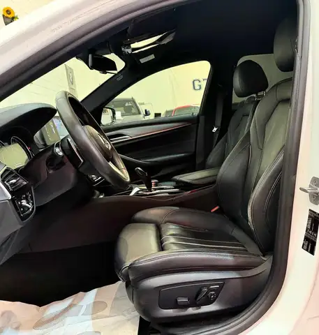 BMW 5 Series view 13