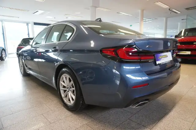 BMW 5 Series view 4
